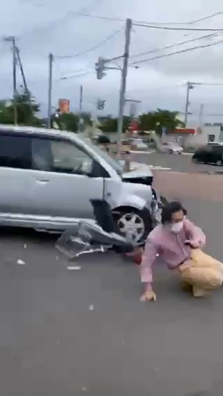 【リアルGTA?!動画アリ】北海道苫小牧市で軽自動車が暴走 自転車の男性を吹き飛ばす